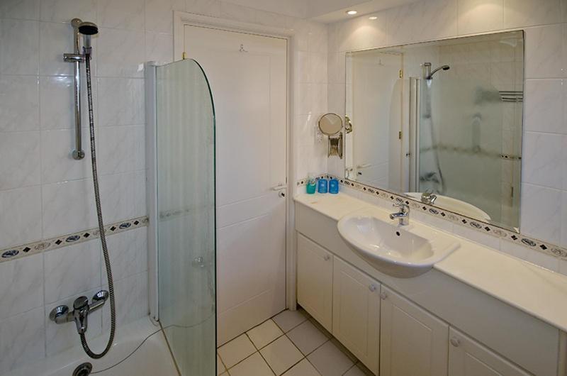 Award-Winning 3-Bedroom Apartment Near Beach Paphos Extérieur photo