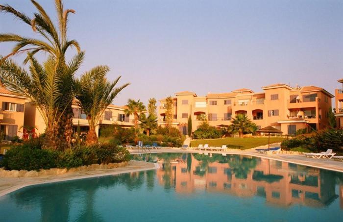 Award-Winning 3-Bedroom Apartment Near Beach Paphos Extérieur photo